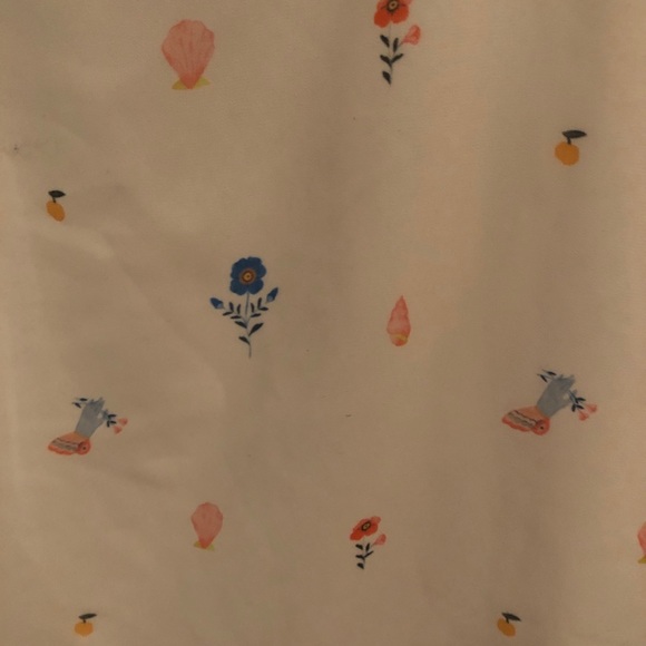 Beautiful Top - Picture 2 of 6